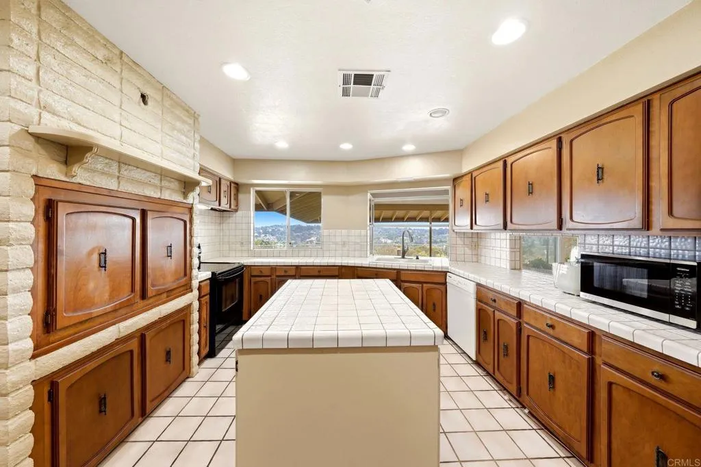 https://cdn.realtyfeed.com/cdn/127/306791455/2fb0ad5f344193fae65908d546db83e0.webp