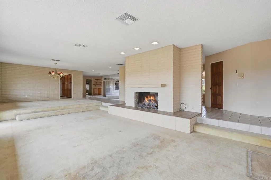 https://cdn.realtyfeed.com/cdn/127/306791455/3cdac47266fa4ef14a86a680b0b1570a.webp