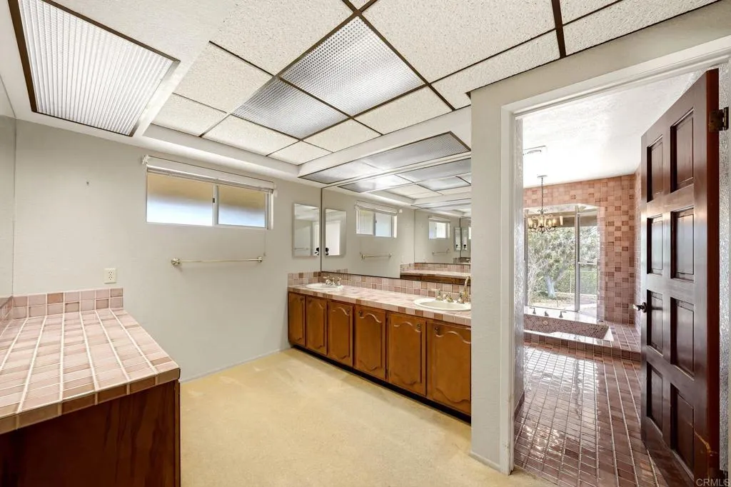 https://cdn.realtyfeed.com/cdn/127/306791455/6c89122ced694934c9b998a9ee289b42.webp