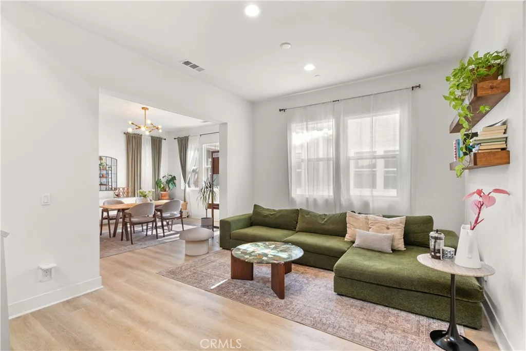 Santa Ana, CA 92703