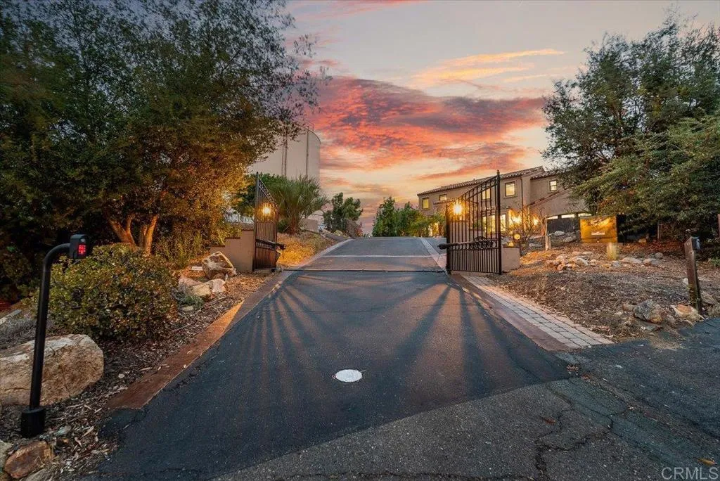 https://cdn.realtyfeed.com/cdn/127/306791574/55cf8b02dc3d026191a9dcc11ce09805.webp