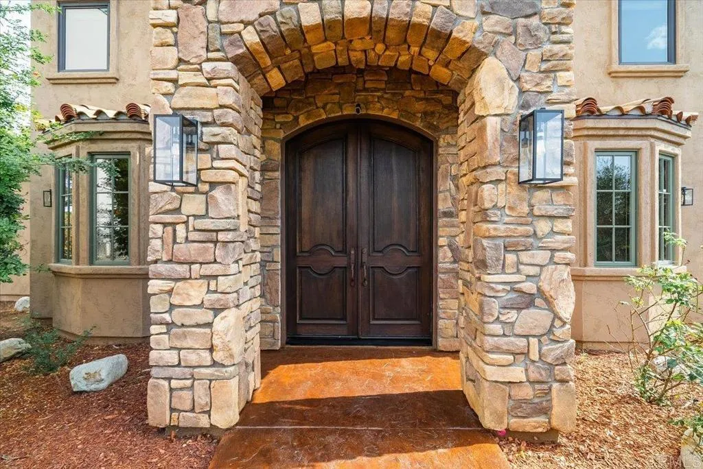 https://cdn.realtyfeed.com/cdn/127/306791574/bd0eb1ed4ca32ca9590c5994ab56c442.webp