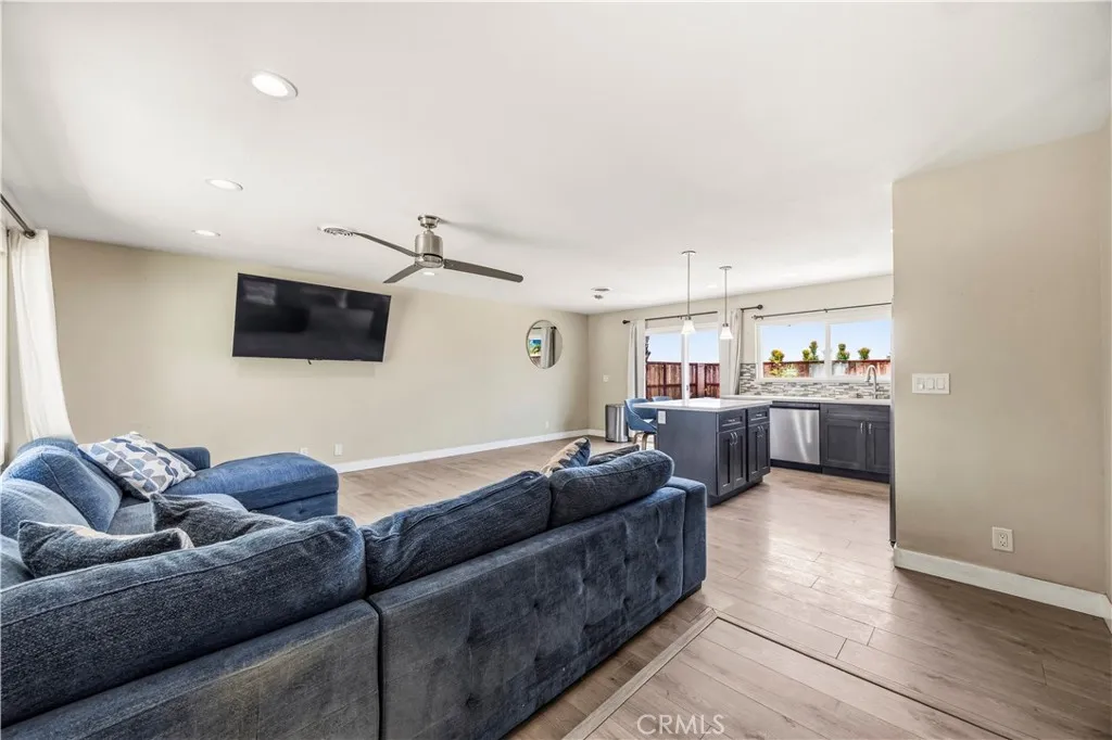 https://cdn.realtyfeed.com/cdn/127/306791601/28c48adf9fd0aef1fa75da86a20bb2ba.webp