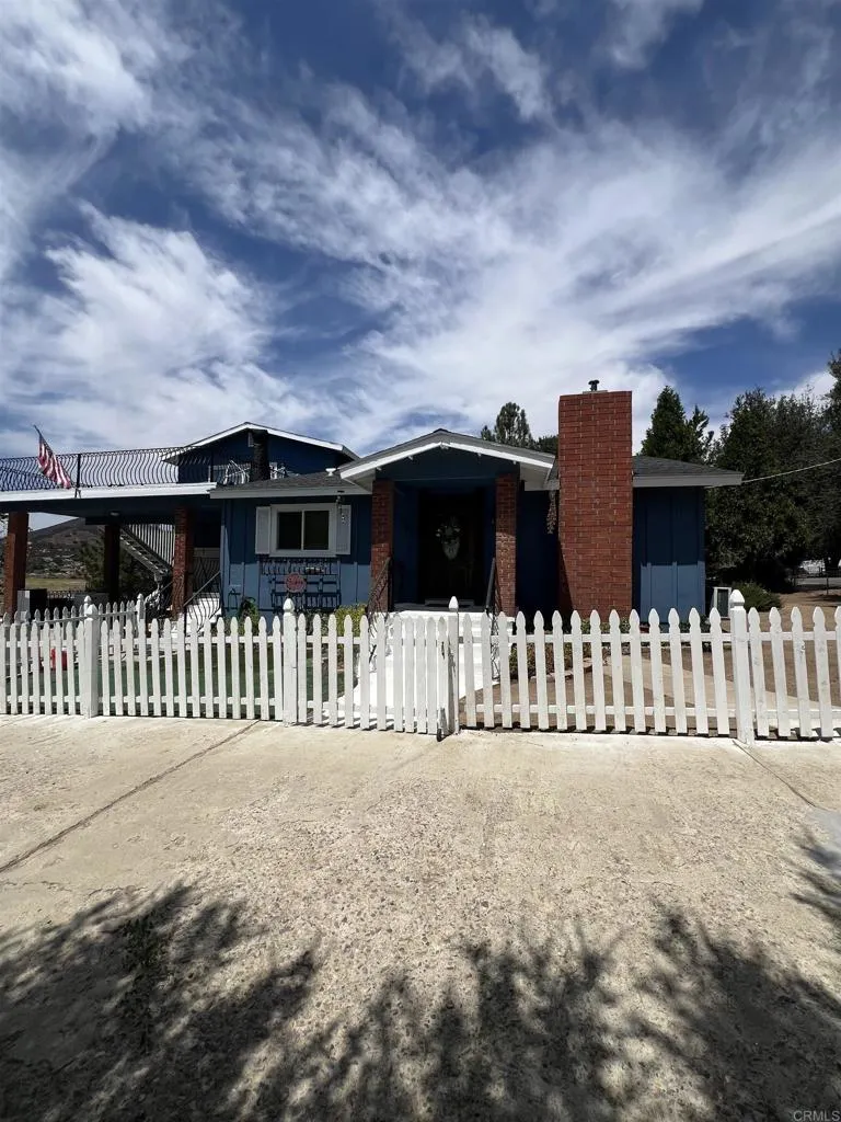 https://cdn.realtyfeed.com/cdn/127/306791774/c3a7fdc93eec2217596f34d8058e1365.webp