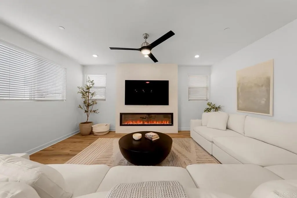 https://cdn.realtyfeed.com/cdn/127/306791834/8cc0ec995a5d808199a8bab6b9819cb0.webp