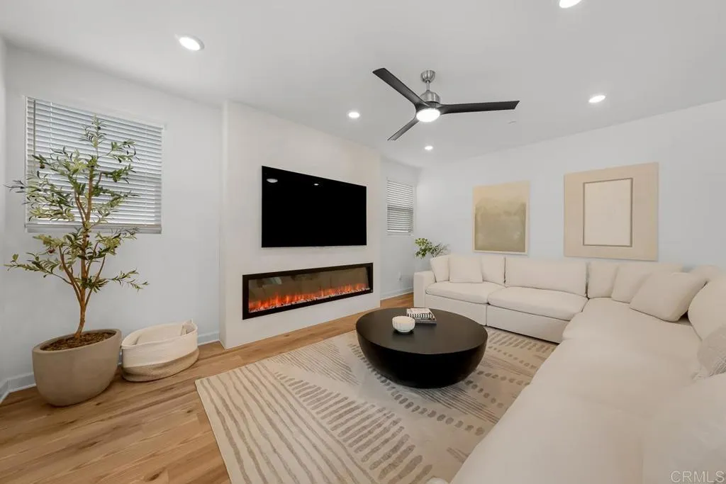 https://cdn.realtyfeed.com/cdn/127/306791834/ee44b5fe664d6081708dae6e8af63fd9.webp