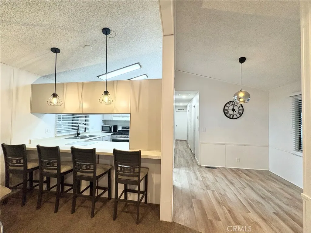 https://cdn.realtyfeed.com/cdn/127/306791852/1987c3a1bee84afdd8fcdde8e31adb25.webp