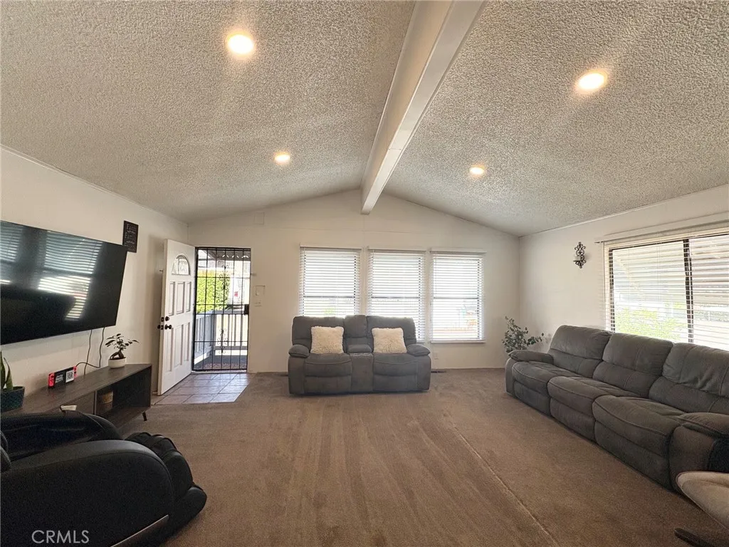 https://cdn.realtyfeed.com/cdn/127/306791852/c303cfb5bd087fb5d4972accab824794.webp