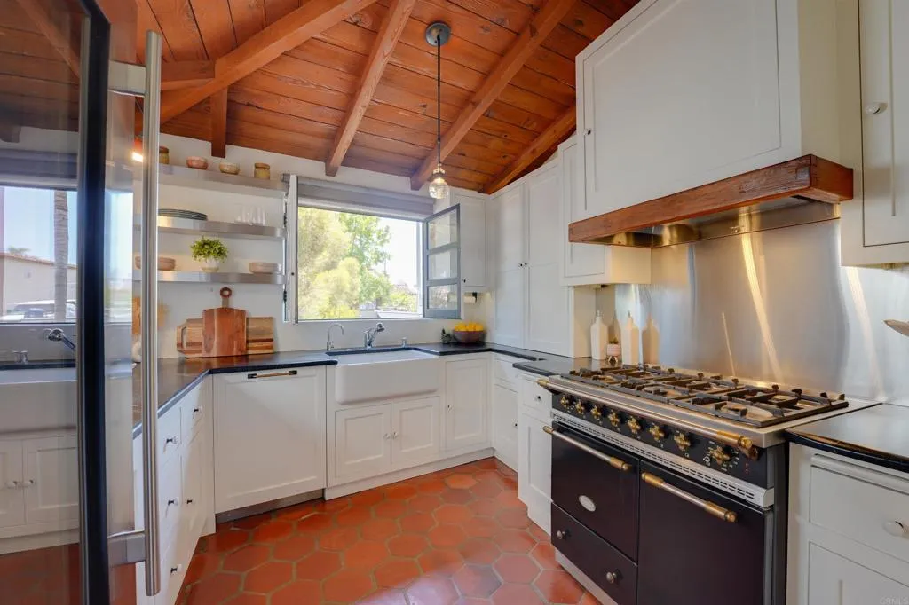 https://cdn.realtyfeed.com/cdn/127/306791876/69198dc9448cbd04555cf9cabdfc29b5.webp