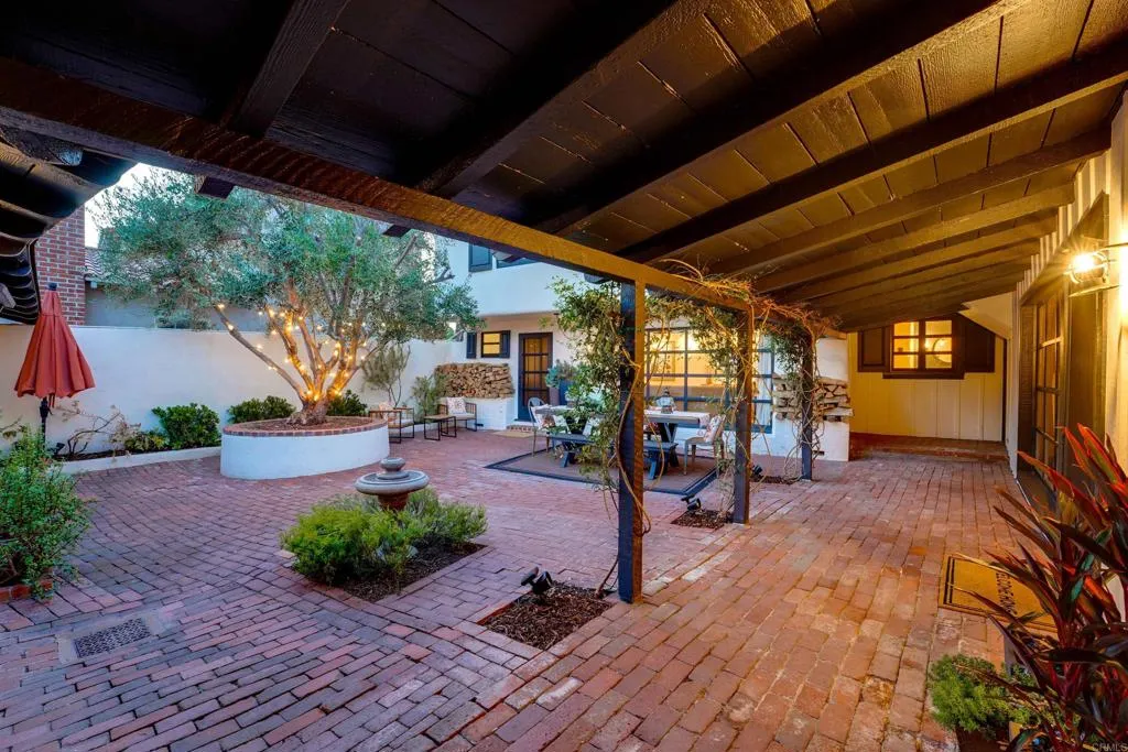 https://cdn.realtyfeed.com/cdn/127/306791876/7d7de4dc29b36b7e8f615c3367680f1a.webp