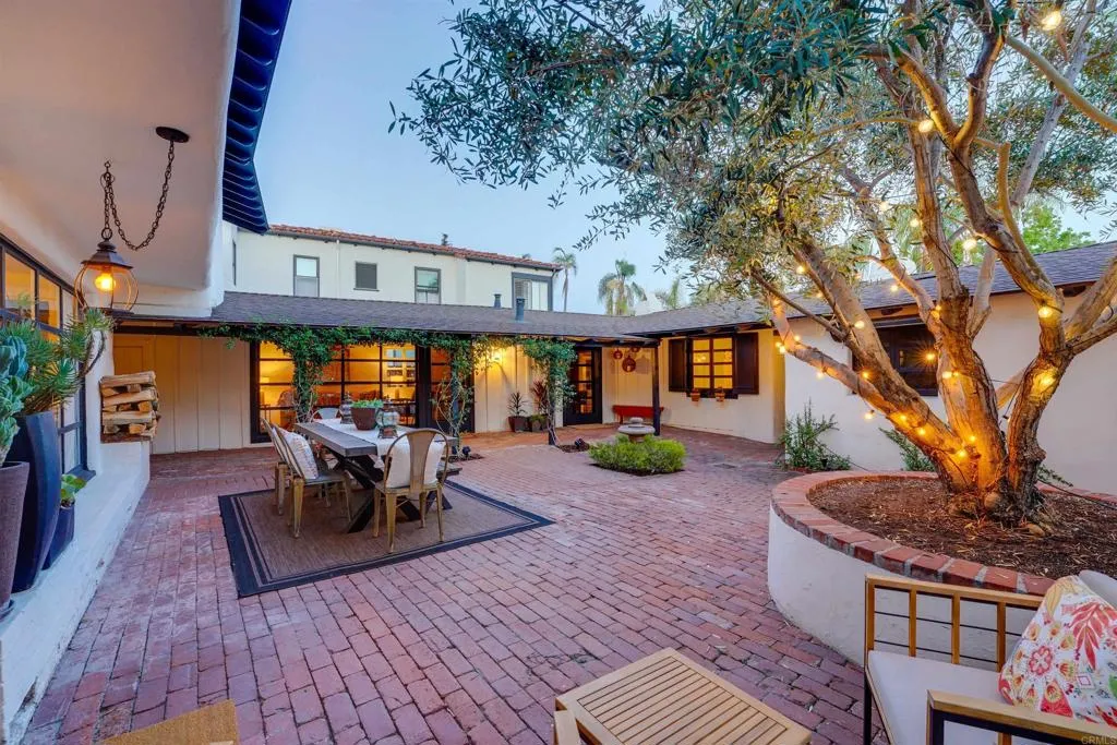 https://cdn.realtyfeed.com/cdn/127/306791876/89aa67d5333f6f4cc66ff903dbd18326.webp