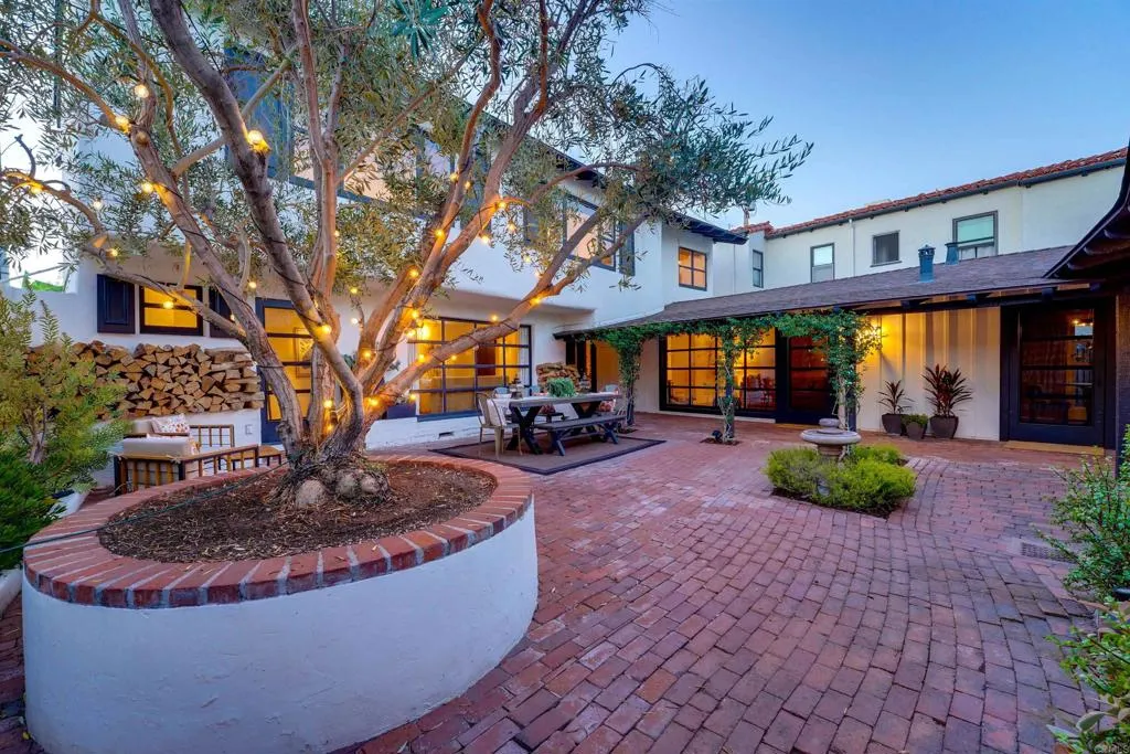 https://cdn.realtyfeed.com/cdn/127/306791876/a7c0a4afa7e435596eebca34da5112f8.webp
