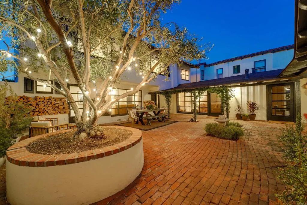 https://cdn.realtyfeed.com/cdn/127/306791876/af8621fdd12801489741064b23bb110c.webp