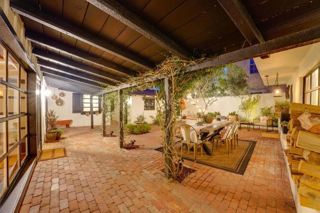 https://cdn.realtyfeed.com/cdn/127/306791876/afc3253ffd0d9737e7eb6ba187cd9102.webp