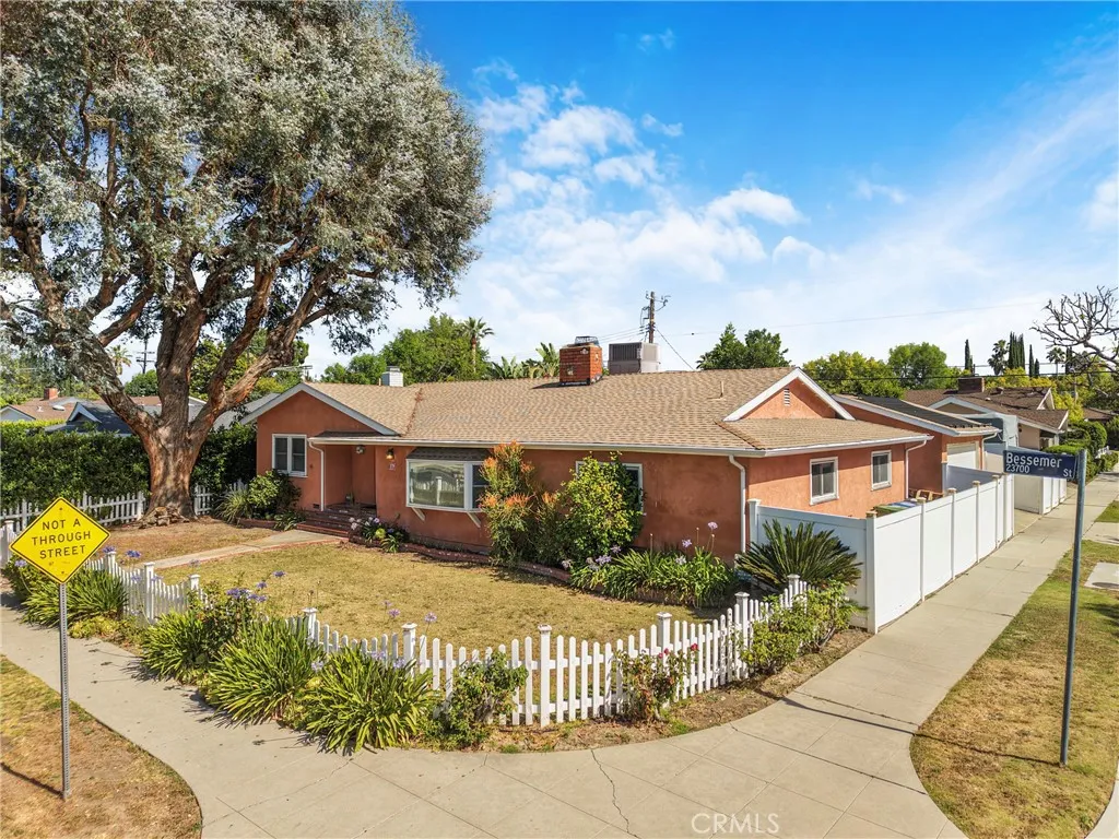 Woodland Hills, CA 91367
