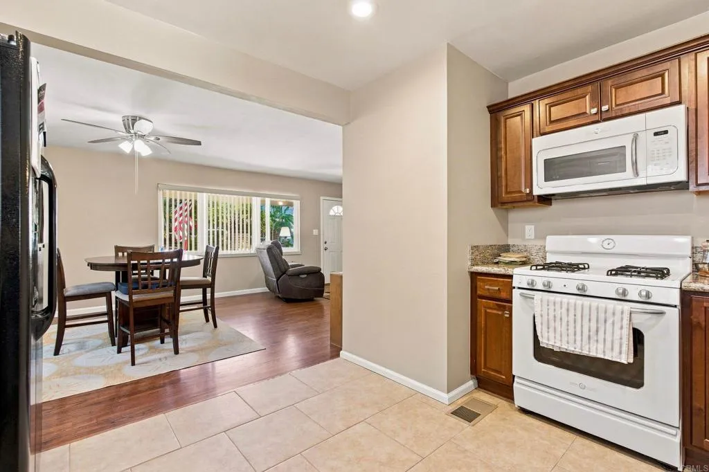 https://cdn.realtyfeed.com/cdn/127/306792022/5b0bc6f7f41a59fa6e1503fe956a3226.webp