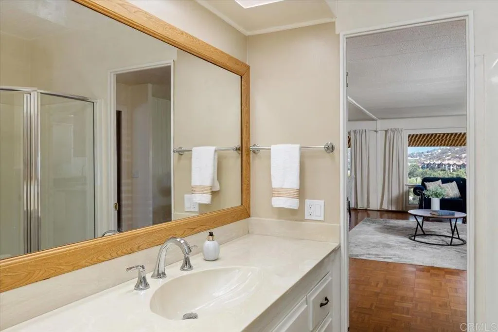 https://cdn.realtyfeed.com/cdn/127/306792024/451c654d0338ab206d0bc2d7e2a11fcb.webp