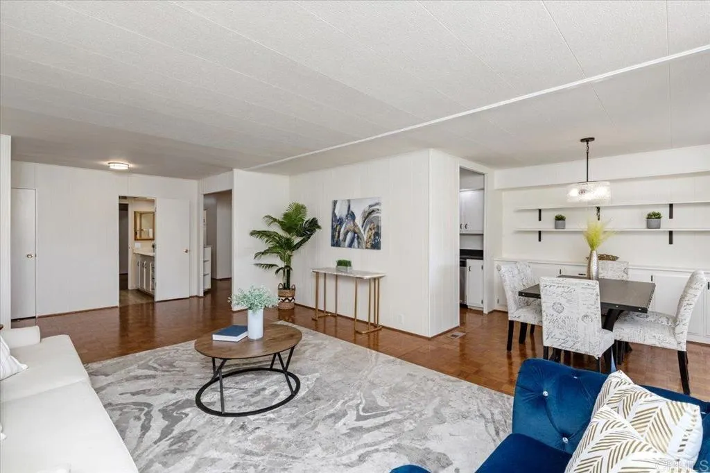 https://cdn.realtyfeed.com/cdn/127/306792024/79cbb063f54aacceed09588cba28b423.webp