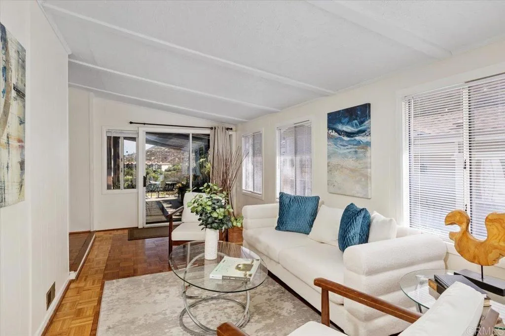 https://cdn.realtyfeed.com/cdn/127/306792024/f2f1cc2465fe98c21acf0bda563474de.webp