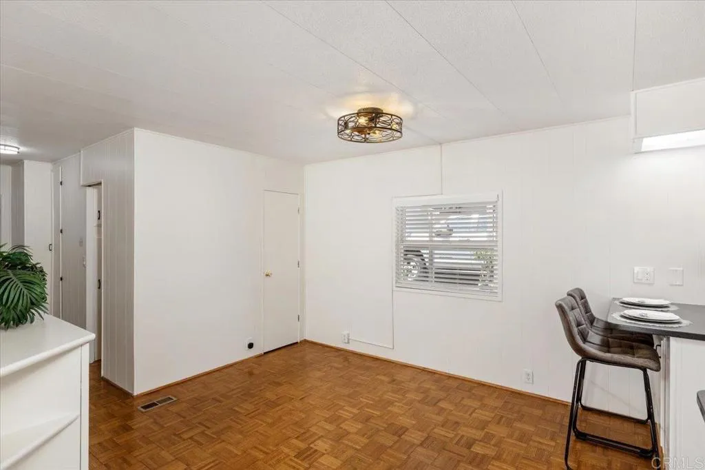 https://cdn.realtyfeed.com/cdn/127/306792024/f74eab956bb6a72ef337261d0772f5de.webp