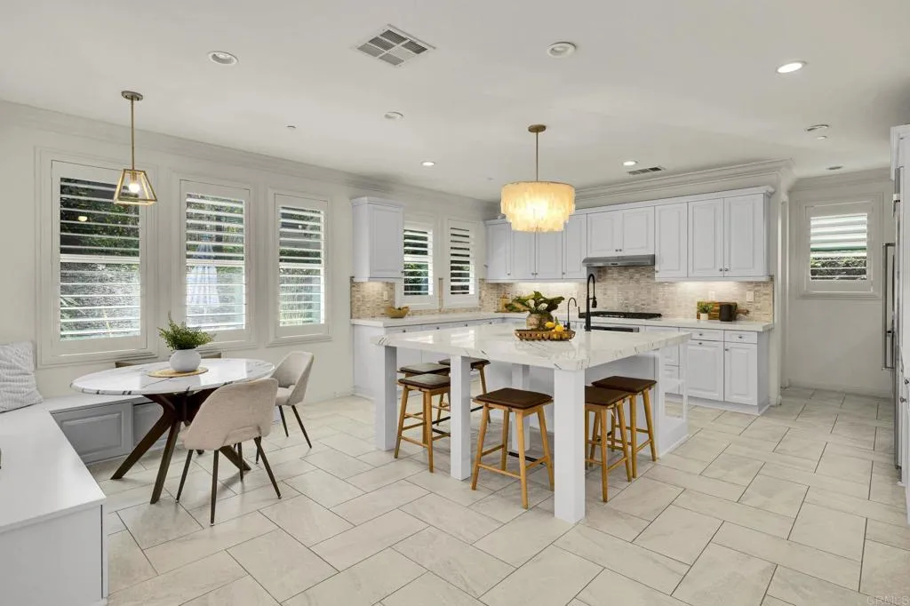 https://cdn.realtyfeed.com/cdn/127/306792026/2a322bff2654a08cf339a7b044fbab4e.webp