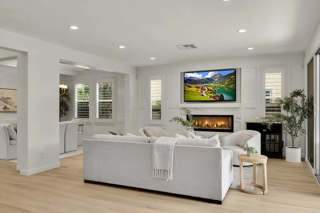 https://cdn.realtyfeed.com/cdn/127/306792026/bcdfa862272e0a0926bf32ad7d98ec91.webp