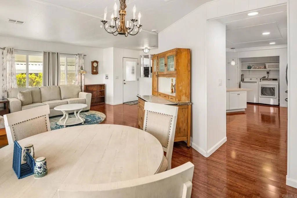 https://cdn.realtyfeed.com/cdn/127/306792052/656c2bf260c714bad6a7432a7db66876.webp