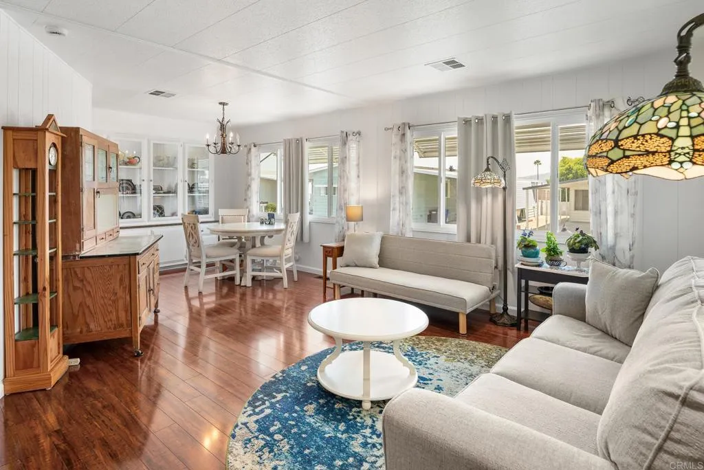 https://cdn.realtyfeed.com/cdn/127/306792052/c510f5989271200b4eea1cd7c64998d6.webp