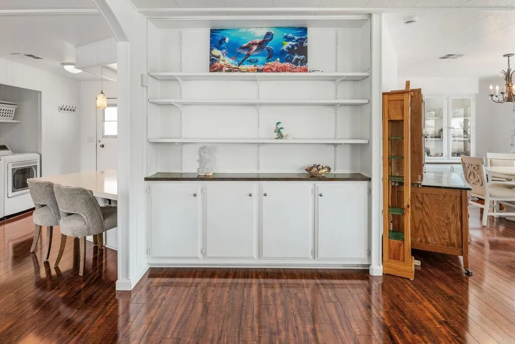https://cdn.realtyfeed.com/cdn/127/306792052/e6b58a2ad7b235b247d938c0ced0fe46.webp