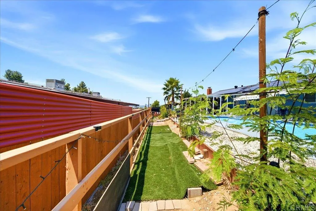 https://cdn.realtyfeed.com/cdn/127/306792059/72db6ddc87aa6f93cc2eb62b849c5221.webp