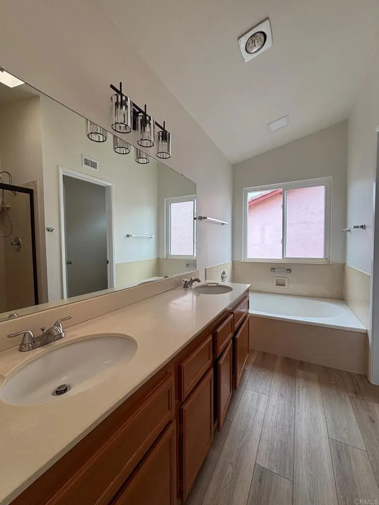 https://cdn.realtyfeed.com/cdn/127/306792071/6d0ef6287f2f54e8aace0d007fd4acc1.webp