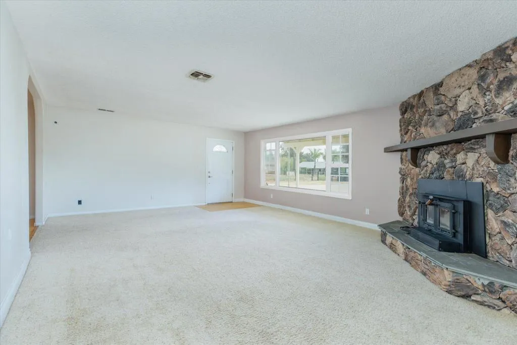 https://cdn.realtyfeed.com/cdn/127/306792074/027a14c61226f566c9351a8655b0459e.webp