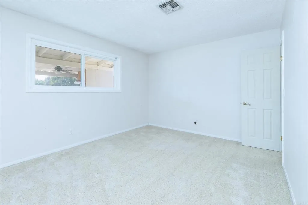 https://cdn.realtyfeed.com/cdn/127/306792074/04c0aa8703f084f999cc4eda2177b233.webp