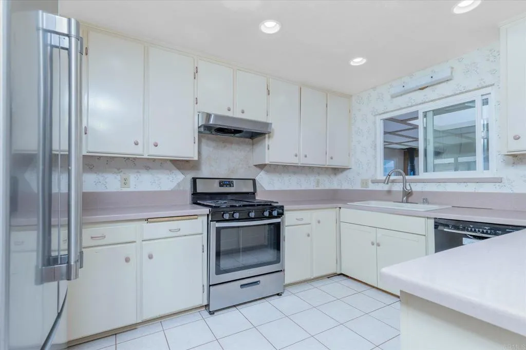 https://cdn.realtyfeed.com/cdn/127/306792074/1a9f643773f67ba90a484b55314cb524.webp