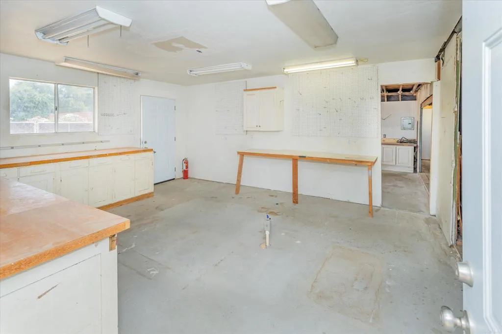 https://cdn.realtyfeed.com/cdn/127/306792074/c180fde8d9f6950a7ebd52e7367811aa.webp