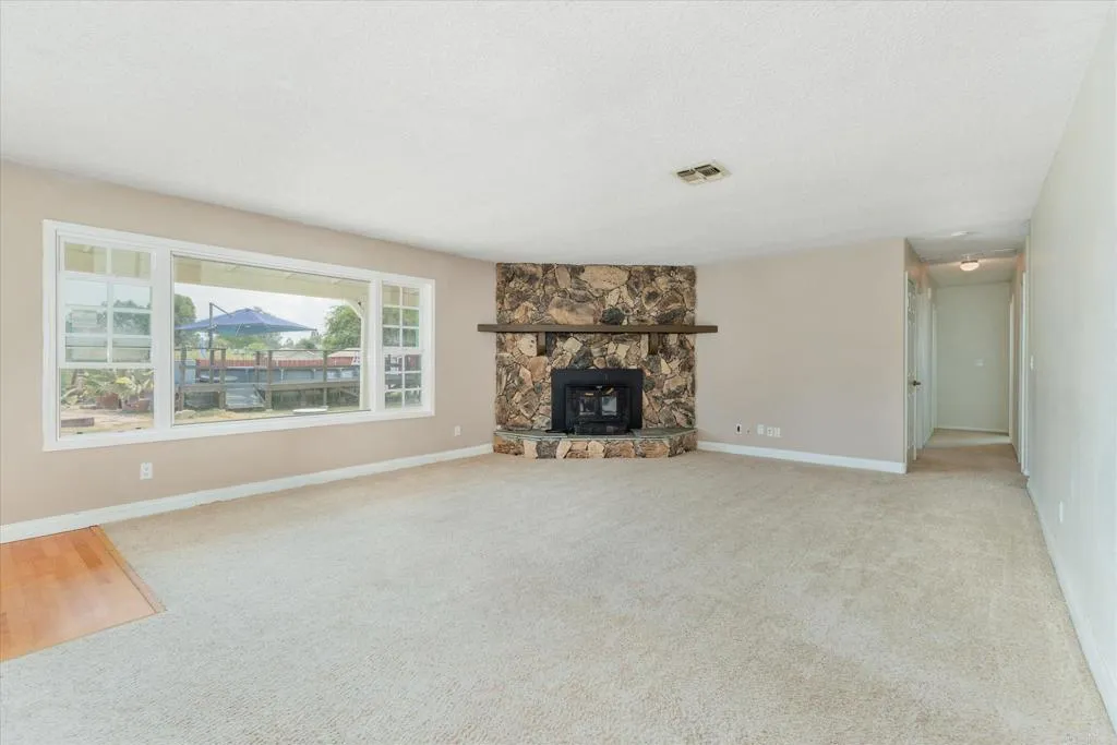 https://cdn.realtyfeed.com/cdn/127/306792074/e5a9424f2e8de60fd3dde1e7ee2893b0.webp