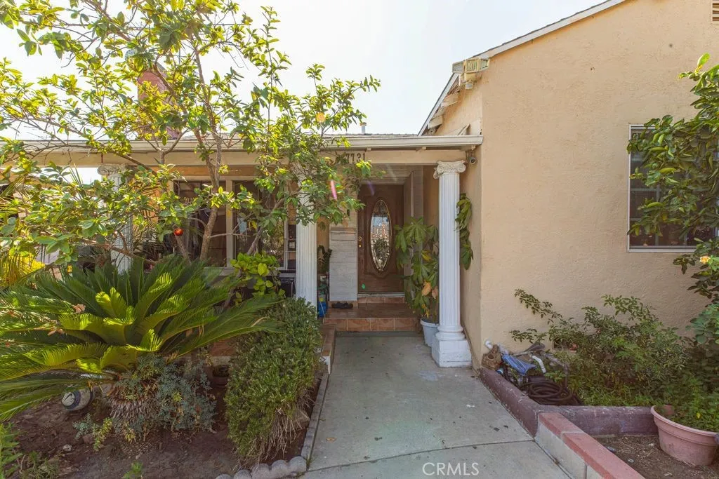 Los Angeles, CA 91352