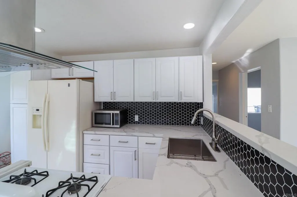 110 W Hall Ave, San Ysidro, CA 92173 - Photo 5 of 40, San Ysidro, CA