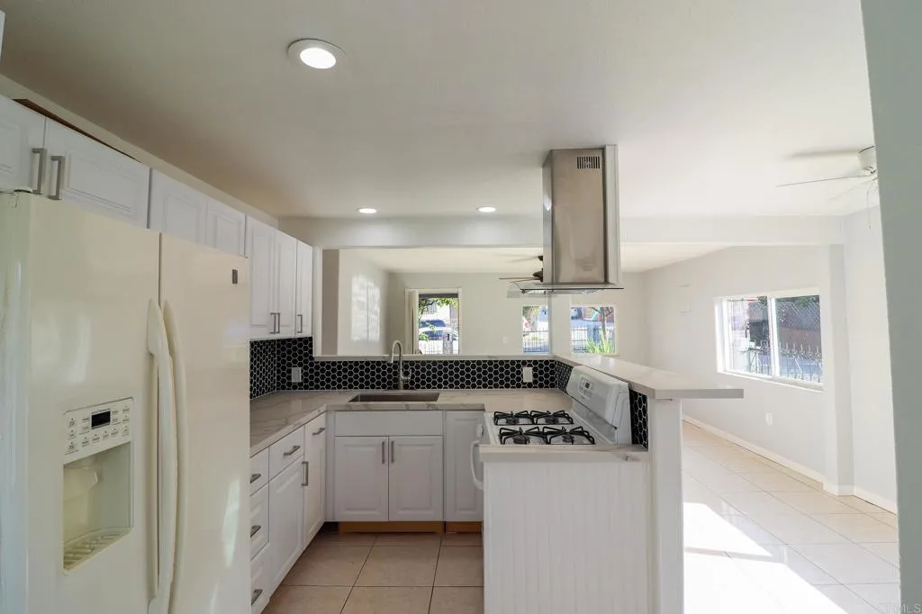 110 W Hall Ave, San Ysidro, CA 92173 - Photo 4 of 40, San Ysidro, CA