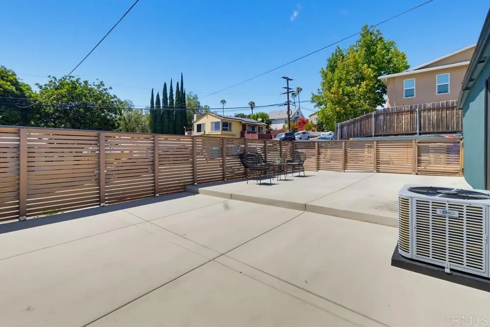 https://cdn.realtyfeed.com/cdn/127/306792123/13914968acd37053f402d3479ae230d1.webp