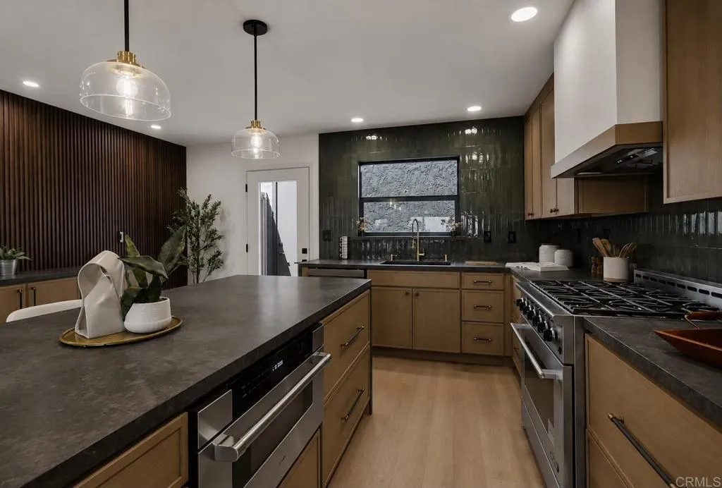https://cdn.realtyfeed.com/cdn/127/306792123/9efea3ca161db5464f7ae8bddf3b27a2.webp