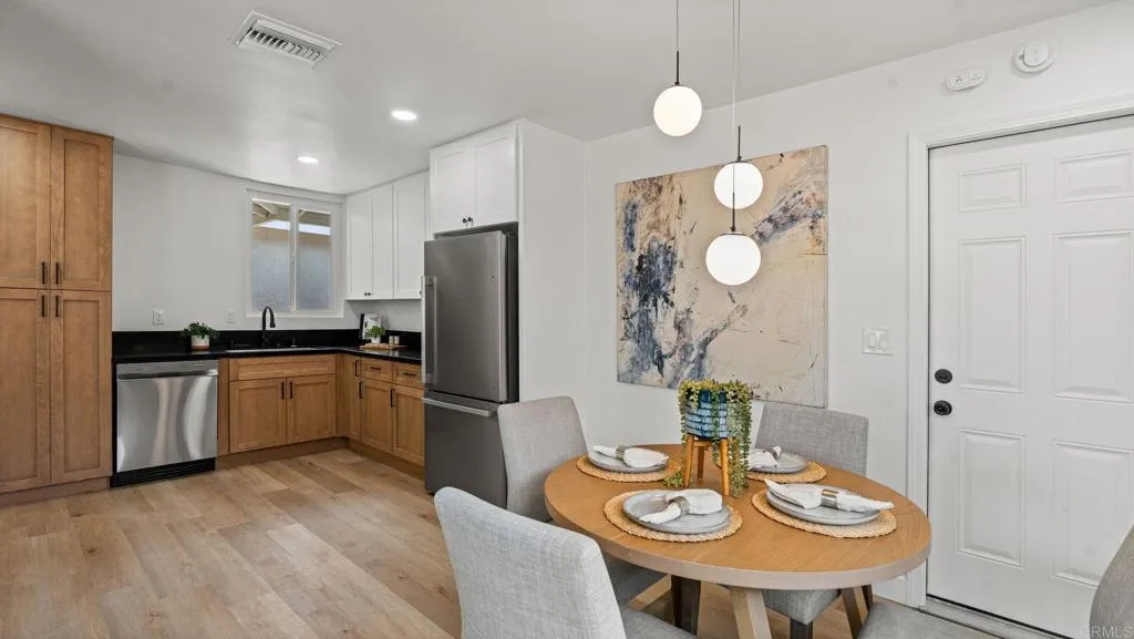https://cdn.realtyfeed.com/cdn/127/306792131/6625d3c78f02afa5256d7b8588e105e1.webp