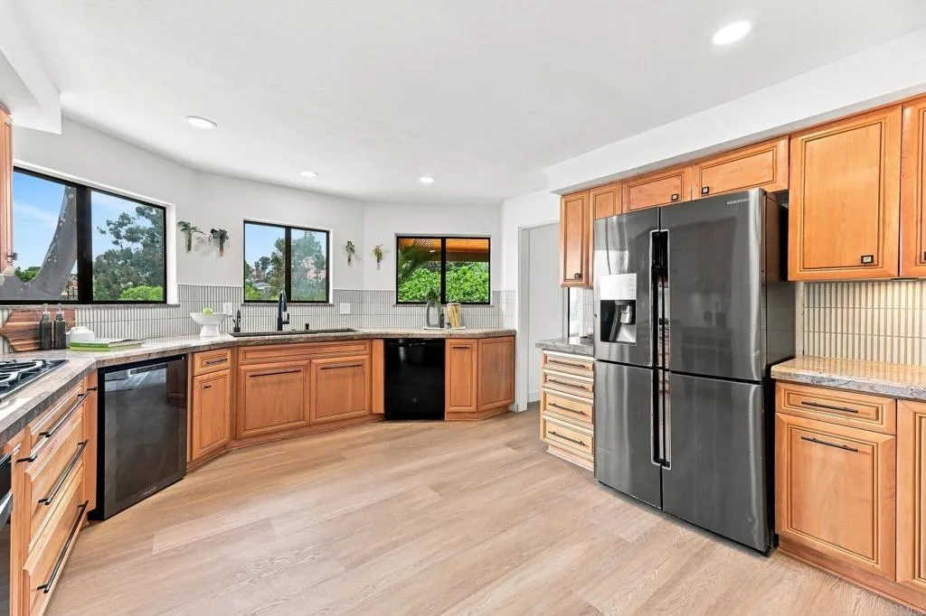https://cdn.realtyfeed.com/cdn/127/306792143/373bf6603a434e6b4be1fe02ce07ff62.webp