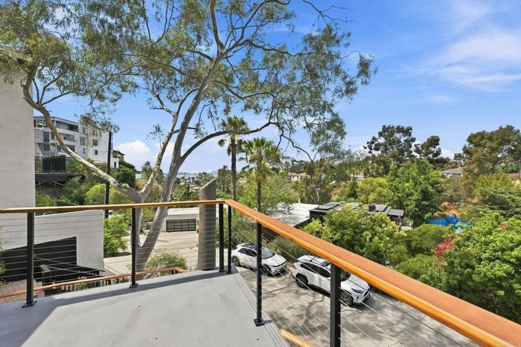 https://cdn.realtyfeed.com/cdn/127/306792143/42849149b5064db1ec4a4722860f8d98.webp