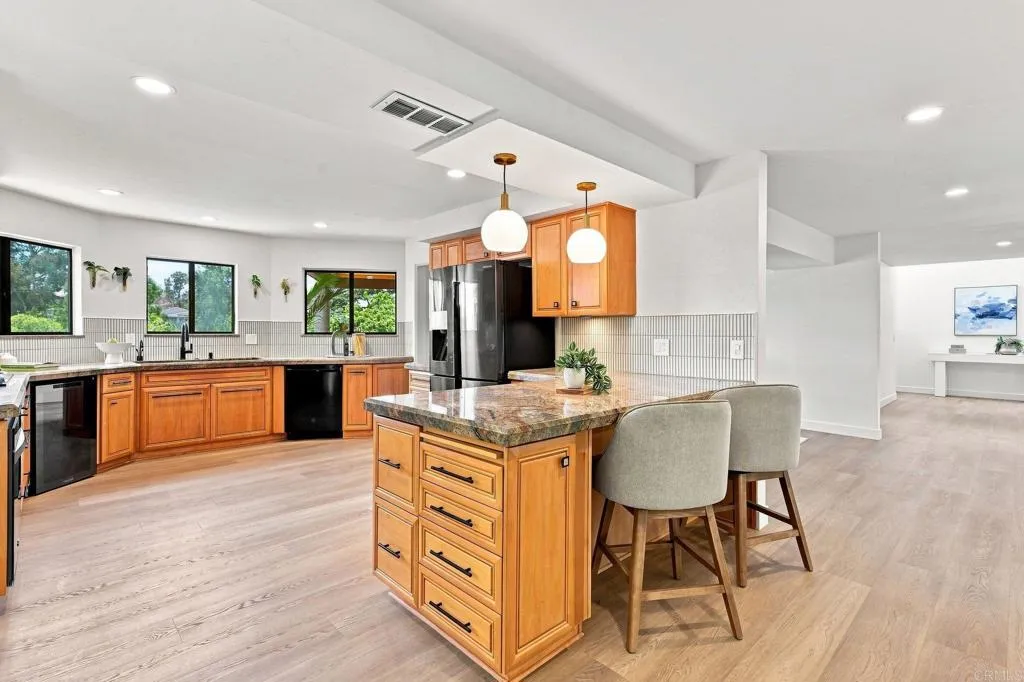 https://cdn.realtyfeed.com/cdn/127/306792143/68999dc9246922381c3c663cb281f196.webp