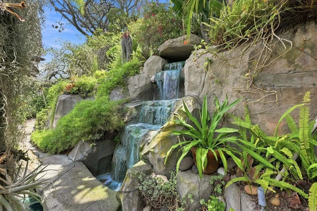 https://cdn.realtyfeed.com/cdn/127/306792143/92a26f4af4b30055b7e21dfc52ddc313.webp