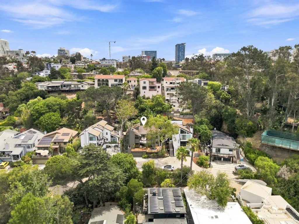 https://cdn.realtyfeed.com/cdn/127/306792143/e4274289f32f4ebf5a68120426edc2ea.webp