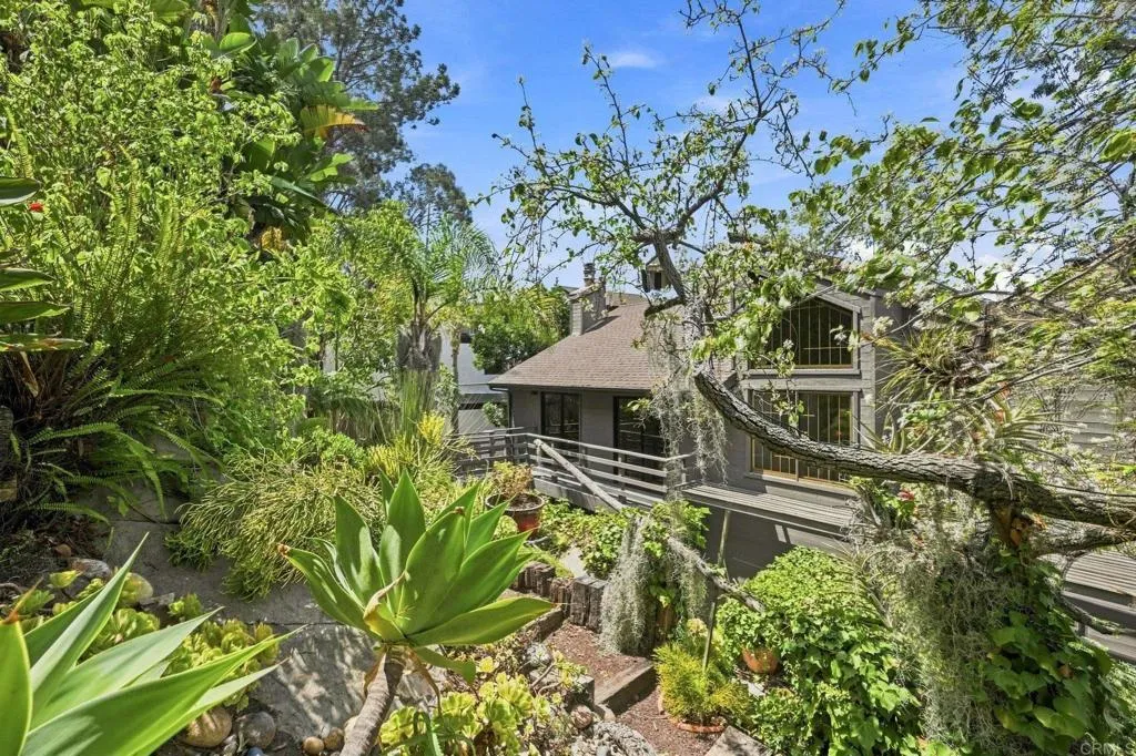 https://cdn.realtyfeed.com/cdn/127/306792143/f993537a8525df61630c6ad6c1118e23.webp