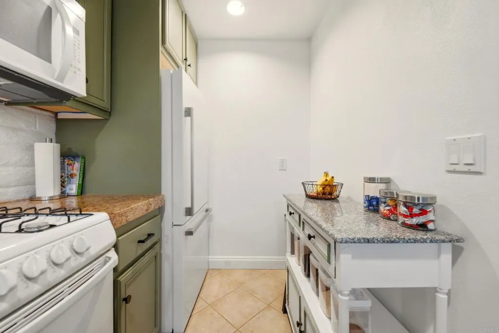 https://cdn.realtyfeed.com/cdn/127/306792192/0908bf1456bc8aaa031d4df5ad6aadf0.webp