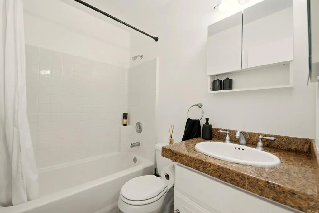 https://cdn.realtyfeed.com/cdn/127/306792192/2a5d0c8ee0209ec52f36ccc82de144f8.webp